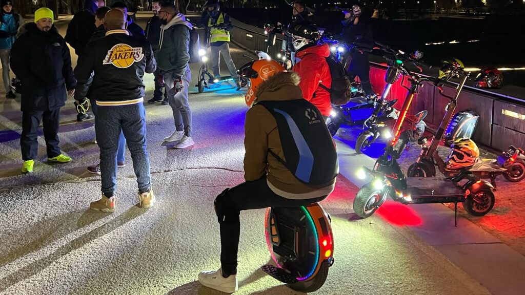 ¿Hay alguna medida de seguridad que se deba tener en cuenta al momento de hacer la ruta en patinete eléctrico con la familia?
